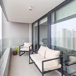 Burgundy View 1Br W/View, Balcony & Parking.