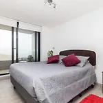 Burgundy View 1Br W/View, Balcony & Parking.