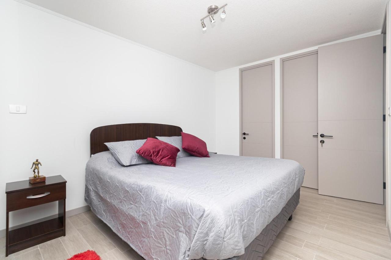 Burgundy View 1br W/view, Balcony & Parking. Apartamento