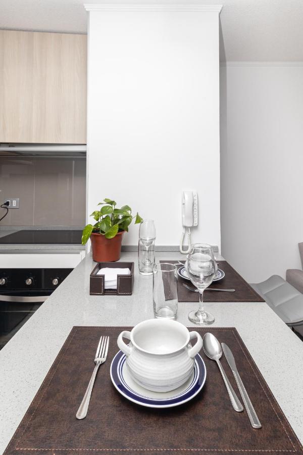 Burgundy View 1br W/view, Balcony & Parking. Apartamento