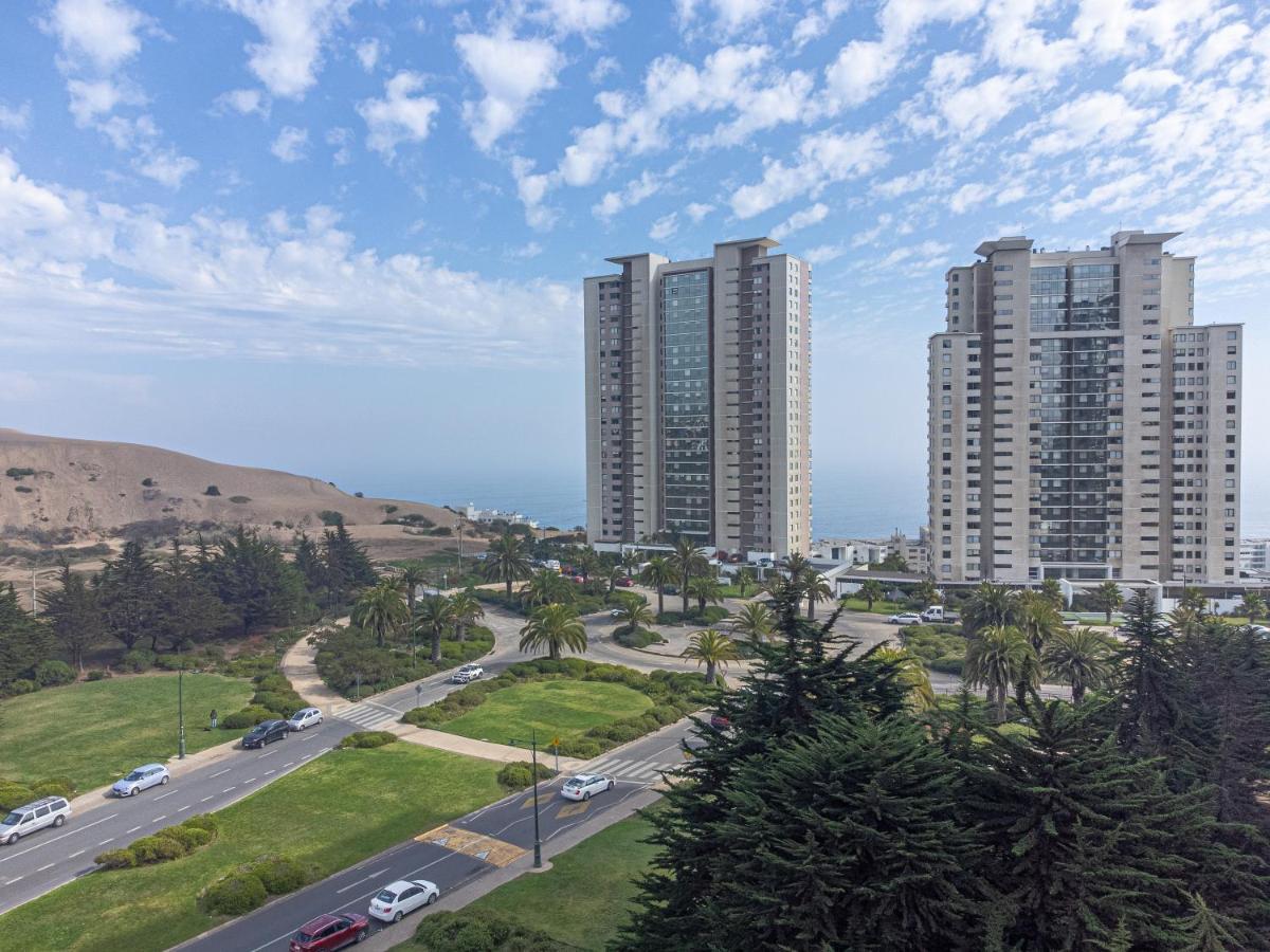 Burgundy View 1br W/view, Balcony & Parking.
